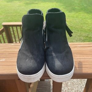Steve Madden size 2 wedge black booties